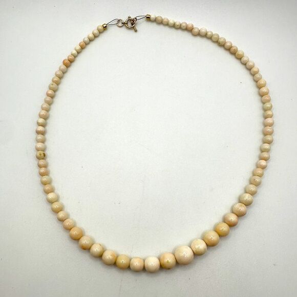 18" Graduated Angel Skin Coral beaded necklace w/ 14kt yellow gold toggle clasp! - Picture 1 of 14